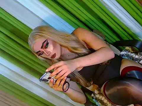 Snapshot of Queen_yasii_88 chatting on September 21, 4:57 pm Queen yasii 88 online show from September 21, 4:57 pm