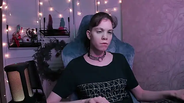 aestheticbeing online show from December 17, 12:44 pm