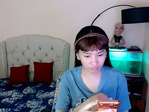 ShantalFoxxy  online show from February 20, 6:19 am