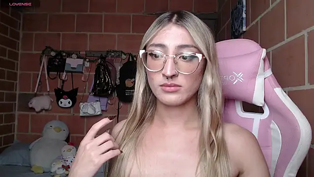 Andrea camilaaa online show from May 22, 5:20 pm