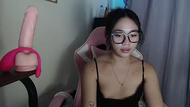 Sweetcummer laura online show from November 2, 8:40 pm