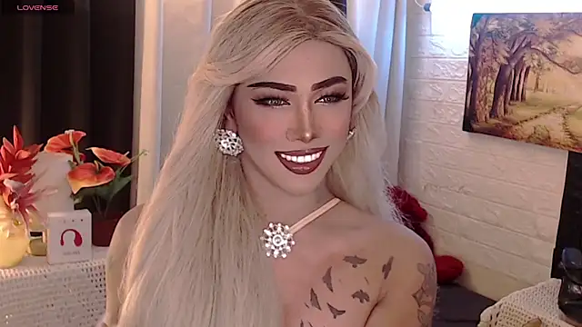 Snapshot of Your_valentina_goddess chatting on September 27, 12:41 am Your valentina goddess online show from September 27, 12:41 am