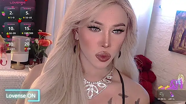 Snapshot of Your_valentina_goddess chatting on October 9, 3:30 am Your valentina goddess online show from October 9, 3:30 am