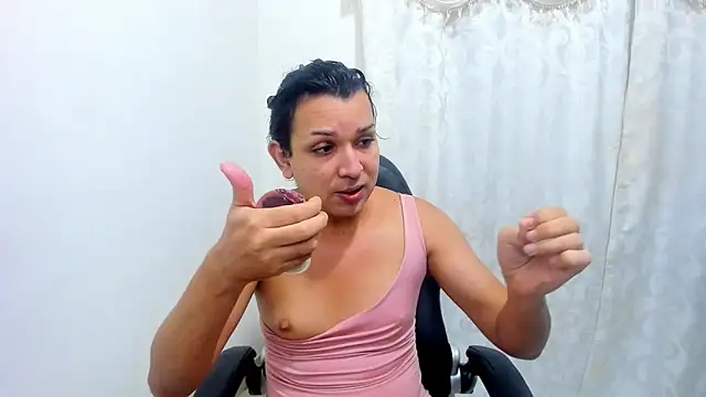 Snapshot of miss_bigcockts chatting on September 22, 10:31 am miss bigcockts online show from September 22, 10:31 am