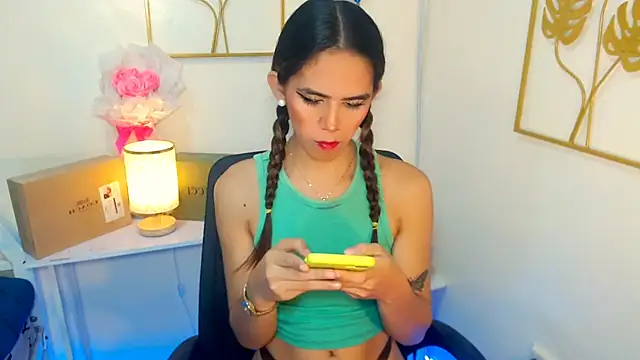 Snapshot of xPrecuioseChesca chatting on October 9, 12:56 am xPrecuioseChesca online show from October 9, 12:56 am