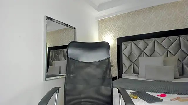 Snapshot of Layla_Mackenzie chatting on September 13, 5:13 am Layla Mackenzie online show from September 13, 5:13 am