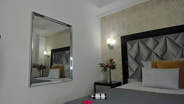 Snapshot of Layla_Mackenzie chatting on October 6, 2:44 am Layla Mackenzie online show from October 6, 2:44 am