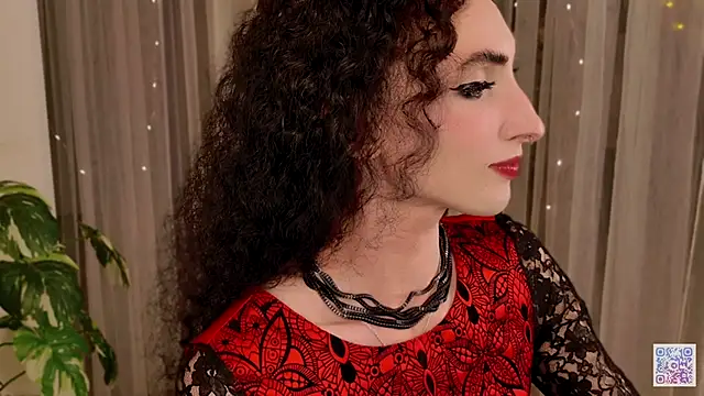 Snapshot of Queen_of_tease chatting on September 19, 4:13 pm Queen of tease online show from September 19, 4:13 pm