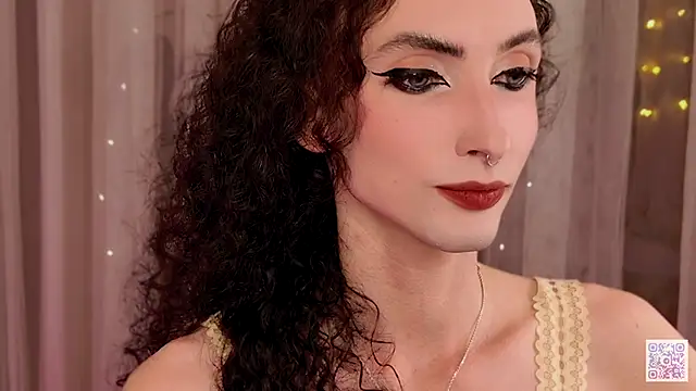 Snapshot of Queen_of_tease chatting on September 24, 4:46 pm Queen of tease online show from September 24, 4:46 pm