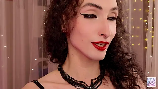 Snapshot of Queen_of_tease chatting on October 3, 8:53 pm Queen of tease online show from October 3, 8:53 pm