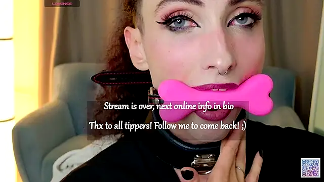 Snapshot of Queen_of_tease chatting on October 4, 9:04 pm Queen of tease online show from October 4, 9:04 pm