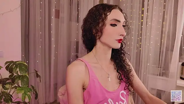 Snapshot of Queen_of_tease chatting on October 6, 4:51 pm Queen of tease online show from October 6, 4:51 pm