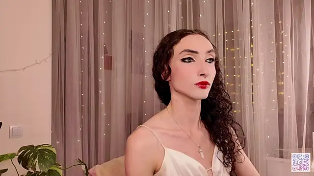 Snapshot of Queen_of_tease chatting on October 10, 5:36 pm Queen of tease online show from October 10, 5:36 pm
