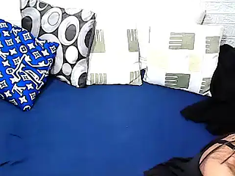 xxhottinybabe online show from February 27, 11:55 pm