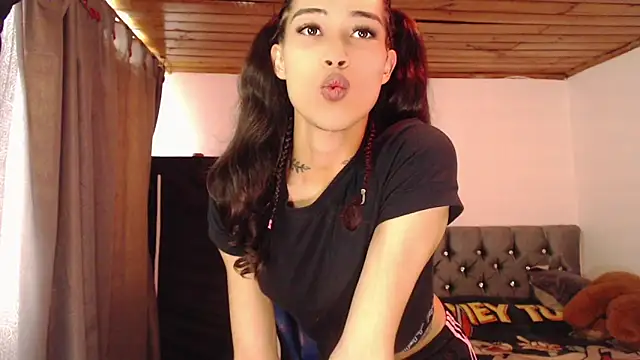 Snapshot of Sweet-Cris chatting on October 10, 6:42 pm Sweet-Cris online show from October 10, 6:42 pm