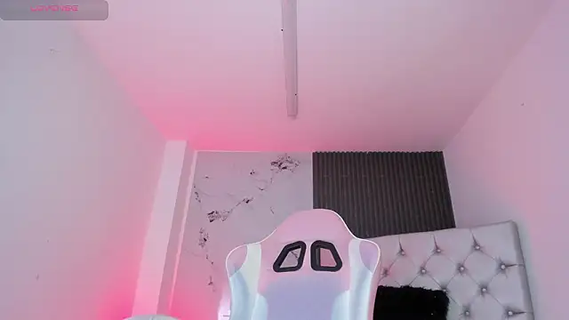 chloesagee online show from February 6, 10:15 pm