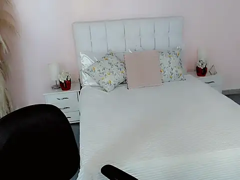 Snapshot of nathalialoes1 chatting on October 5, 7:24 pm nathalialoes1 online show from October 5, 7:24 pm