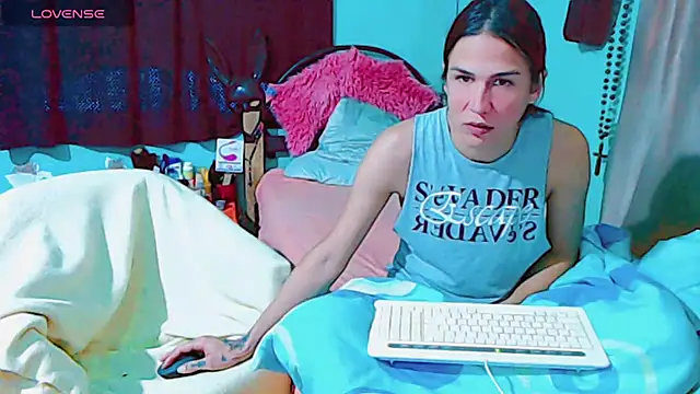 Snapshot of Azley_sweet chatting on December 3, 7:17 pm Azley sweet online show from December 3, 7:17 pm