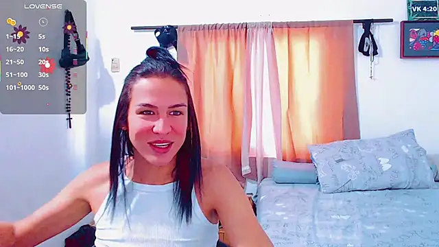 Snapshot of Azley_sweet chatting on February 7, 1:43 pm Azley sweet online show from February 7, 1:43 pm