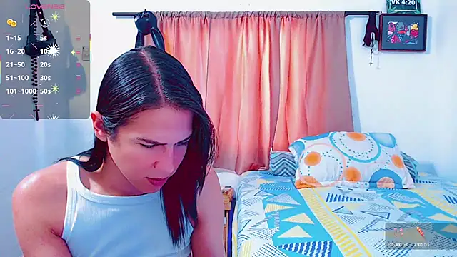 Snapshot of Azley_sweet chatting on February 15, 2:33 pm Azley sweet online show from February 15, 2:33 pm