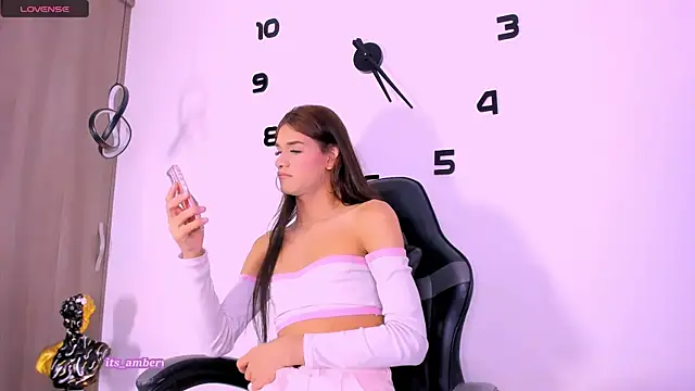 Snapshot of _Mia_Pink_ chatting on October 6, 10:21 pm Mia Pink online show from October 6, 10:21 pm