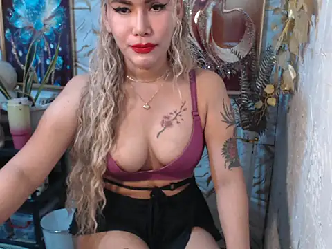 Snapshot of tshot_izzy_88 chatting on October 7, 5:41 am tshot izzy 88 online show from October 7, 5:41 am