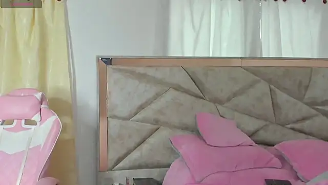 kendal hot01 online show from October 16, 7:02 pm