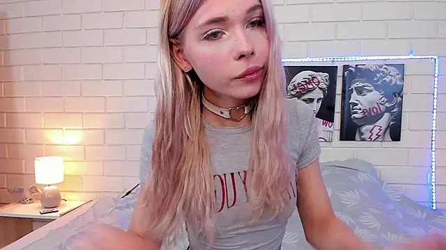 Snapshot of Blondy_Fina chatting on September 14, 4:50 am Blondy Fina online show from September 14, 4:50 am
