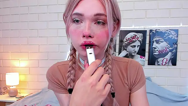 Snapshot of Blondy_Fina chatting on September 19, 4:40 am Blondy Fina online show from September 19, 4:40 am