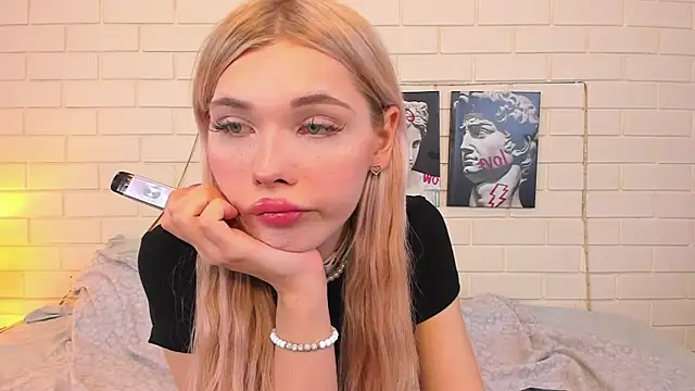 Snapshot of Blondy_Fina chatting on September 21, 5:02 am Blondy Fina online show from September 21, 5:02 am