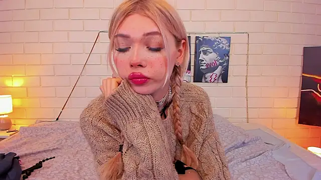 Snapshot of Blondy_Fina chatting on September 29, 5:07 am Blondy Fina online show from September 29, 5:07 am