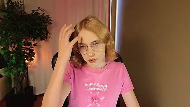 Snapshot of BarbieRichy chatting on September 12, 5:38 am BarbieRichy online show from September 12, 5:38 am