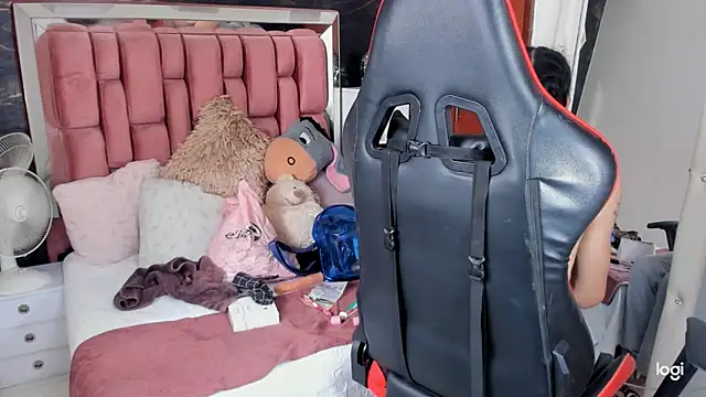 sara slut21 online show from February 7, 8:31 pm