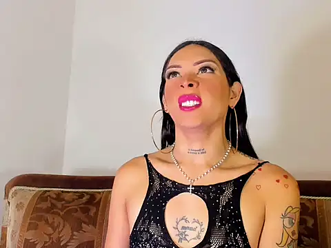 Snapshot of Megan_Gil_ chatting on October 7, 12:17 pm Megan Gil online show from October 7, 12:17 pm