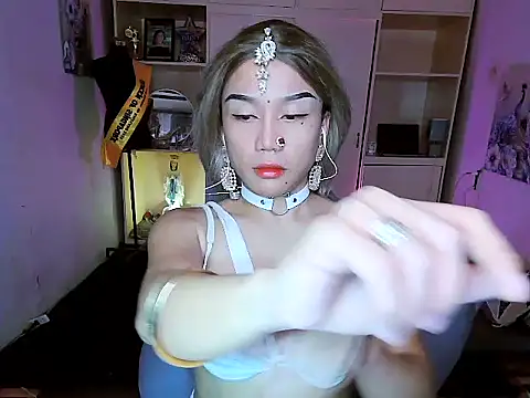 YourNikkieXxx online show from October 19, 9:45 am