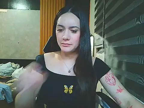Snapshot of Yhanbeaufort18 chatting on October 3, 5:02 pm Yhanbeaufort18 online show from October 3, 5:02 pm