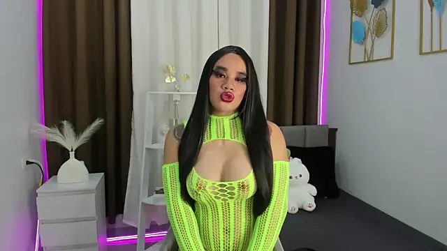 Malia Nicole online show from September 23, 7:20 pm