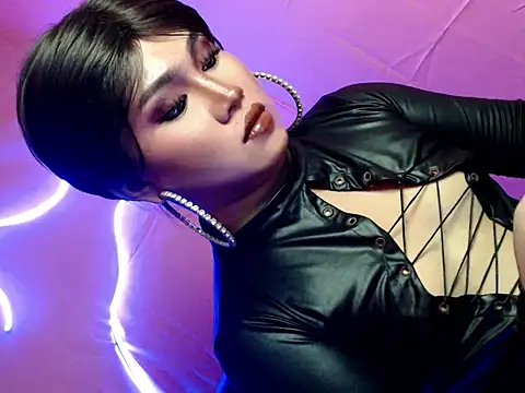 pretty lassy online show from December 18, 3:17 pm