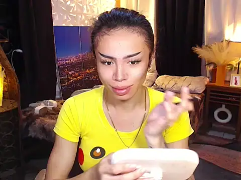 WILDROXIE online show from October 28, 11:35 pm