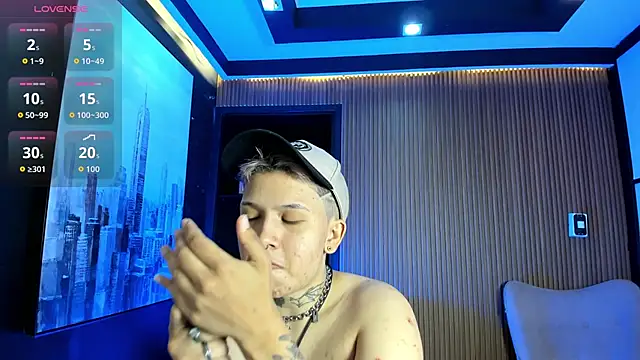 Snapshot of AlanRed_ chatting on October 7, 8:54 pm AlanRed online show from October 7, 8:54 pm
