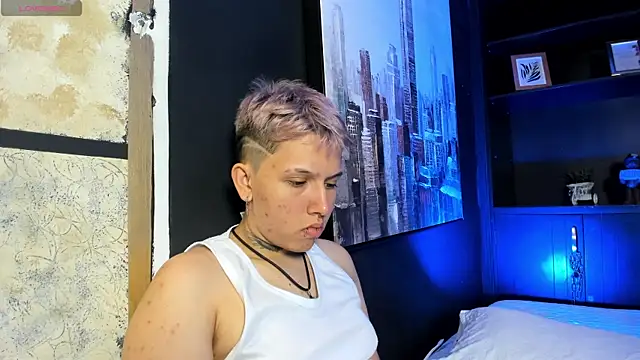 Snapshot of AlanRed_ chatting on October 8, 9:05 pm AlanRed online show from October 8, 9:05 pm