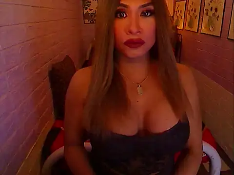 Snapshot of LadyhugecockX chatting on October 9, 10:32 pm LadyhugecockX online show from October 9, 10:32 pm