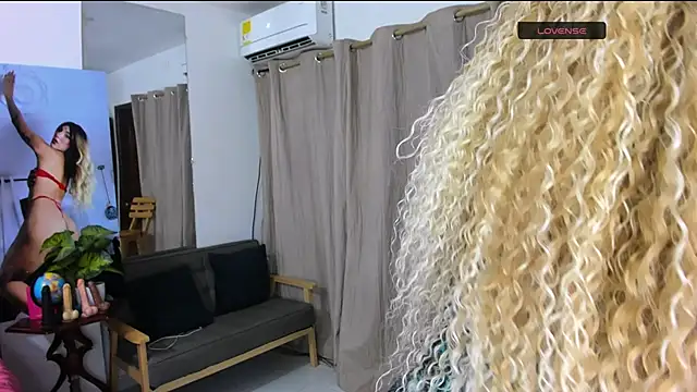 zou quira online show from February 11, 2:30 am