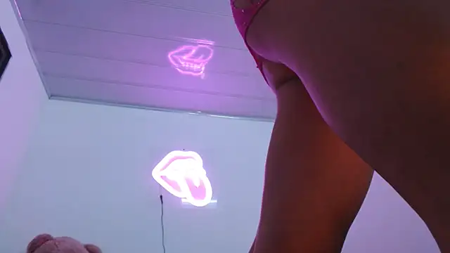 valerii fox 69 online show from December 3, 5:01 am