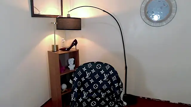 Snapshot of Alison_mooreX chatting on October 3, 3:45 pm Alison mooreX online show from October 3, 3:45 pm