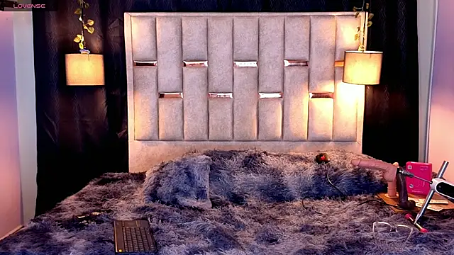 melody-rouss online show from October 13, 8:15 am