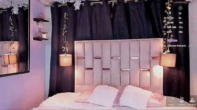 melody-rouss online show from November 18, 3:17 am