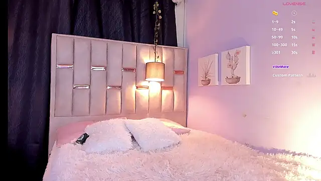 melody-rouss online show from November 25, 4:25 am