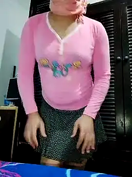 Snapshot of Banouti_23 chatting on September 13, 12:33 pm Banouti 23 online show from September 13, 12:33 pm