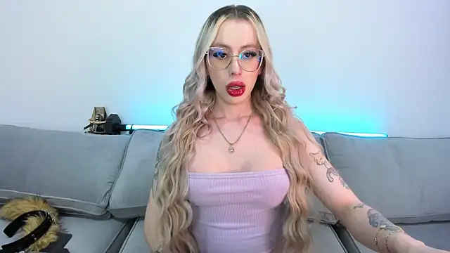 Snapshot of Sweet_Soffi chatting on September 21, 3:45 am Sweet Soffi online show from September 21, 3:45 am